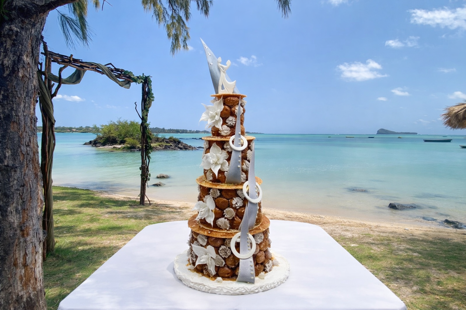 Pièce montée sur la plage à l’île Maurice